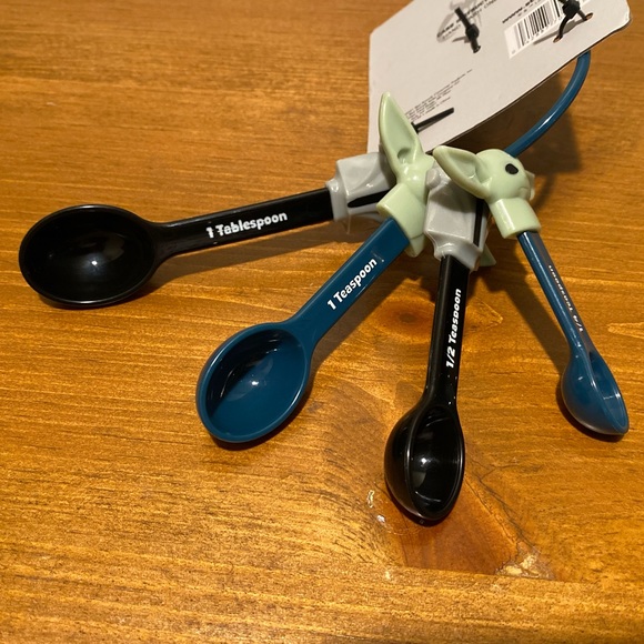 Disney’s Star Wars The Mandalorian & Baby Yoda Plastic Measuring Spoons Set of 4 - Picture 15 of 16